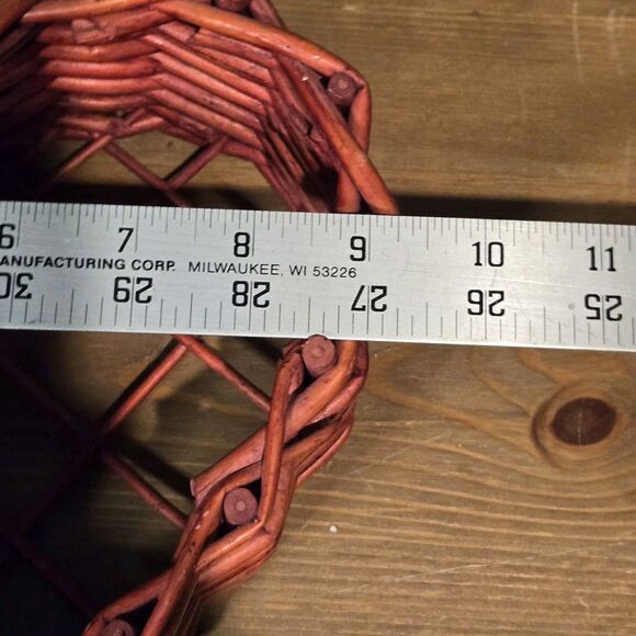Red Heart Wicker Basket, 9" VTG? - Picture 6 of 6